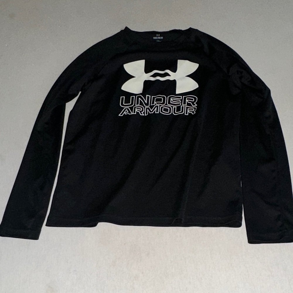 Kids Size Medium Under Armour Black and White Logo Long Sleeve Rashguard.